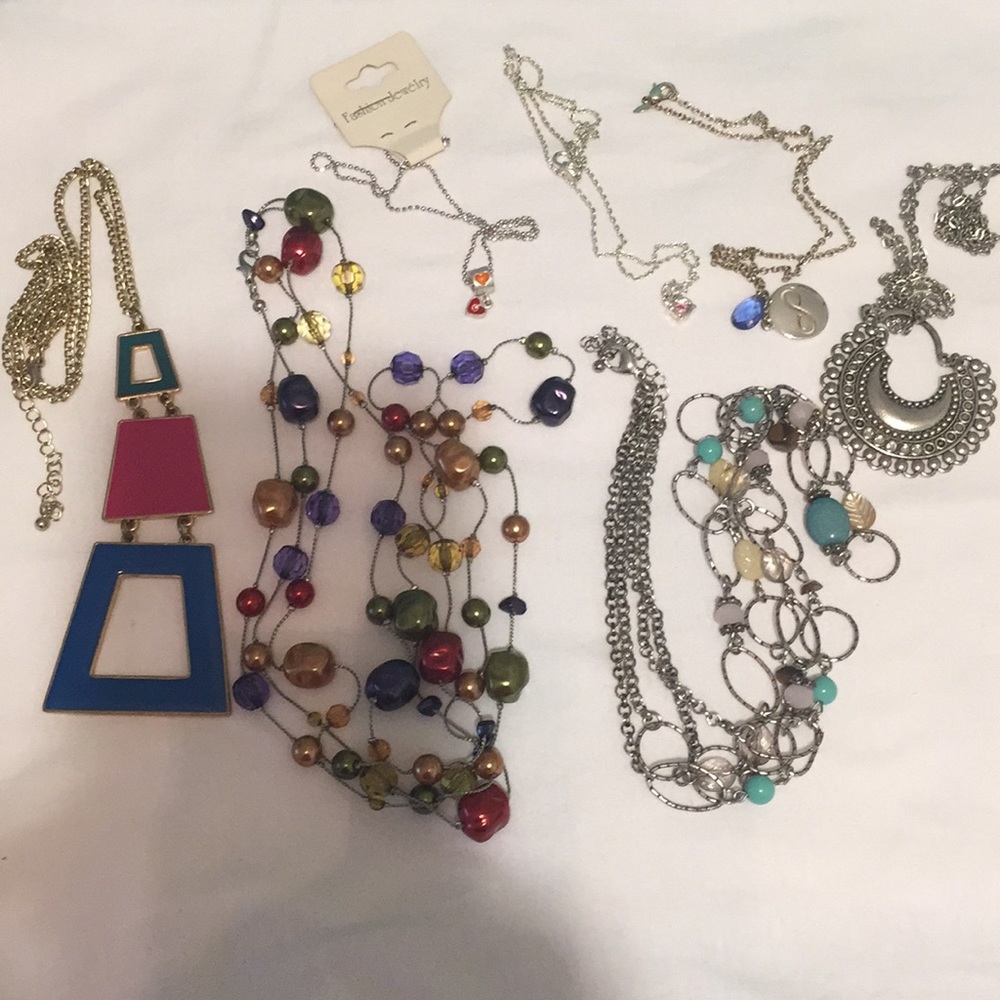 Necklace Bundle. Various lengths. 7 pieces.